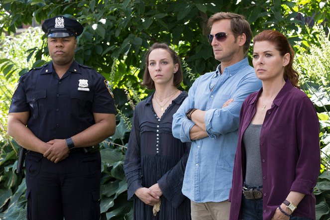 The Mysteries of Laura - The Mystery of the Locked Box - Photos - Josh Lucas, Debra Messing