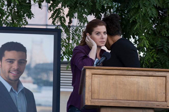 The Mysteries of Laura - The Mystery of the Locked Box - Photos - Debra Messing