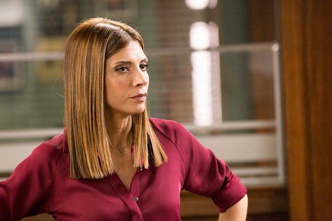 The Mysteries of Laura - The Mystery of the Convict Mentor - De la película - Callie Thorne