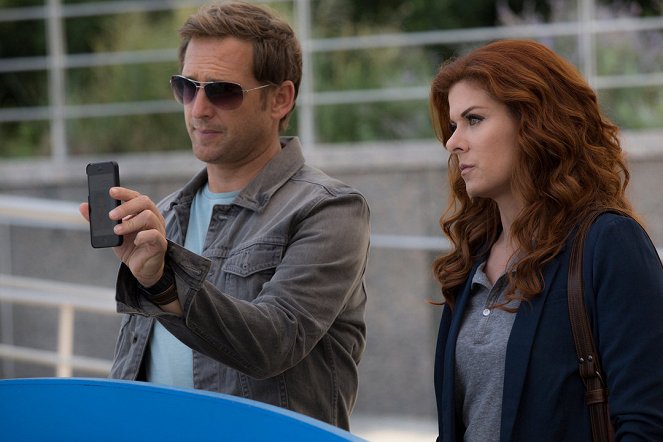 The Mysteries of Laura - Season 2 - The Mystery of the Watery Grave - Photos - Josh Lucas, Debra Messing