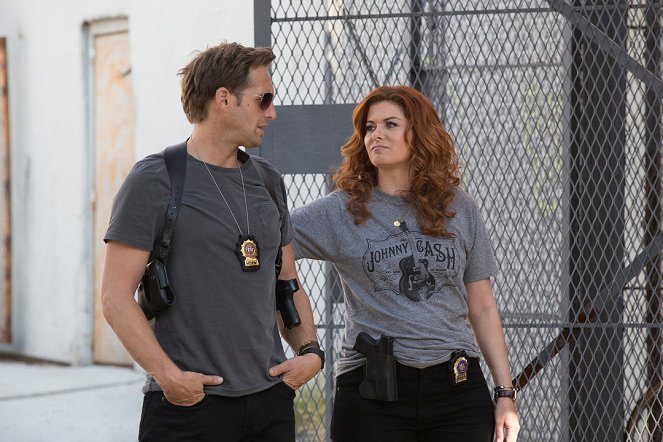 The Mysteries of Laura - Season 2 - The Mystery of the Dead Heat - Photos - Josh Lucas, Debra Messing