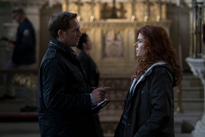 The Mysteries of Laura - The Mystery of the Triple Threat - Photos - Josh Lucas, Debra Messing