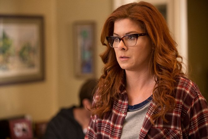 The Mysteries of Laura - Season 2 - The Mystery of the Unwelcome Houseguest - Photos - Debra Messing