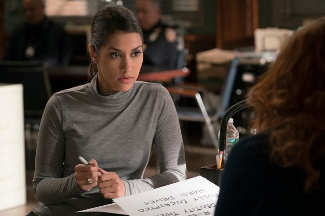 The Mysteries of Laura - The Mystery of the Unwelcome Houseguest - Photos - Janina Gavankar