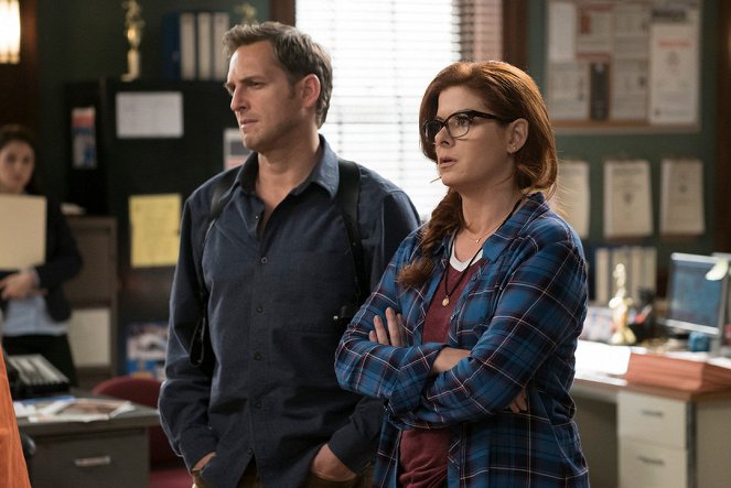 The Mysteries of Laura - The Mystery of the Dark Heart - Photos - Debra Messing, Josh Lucas