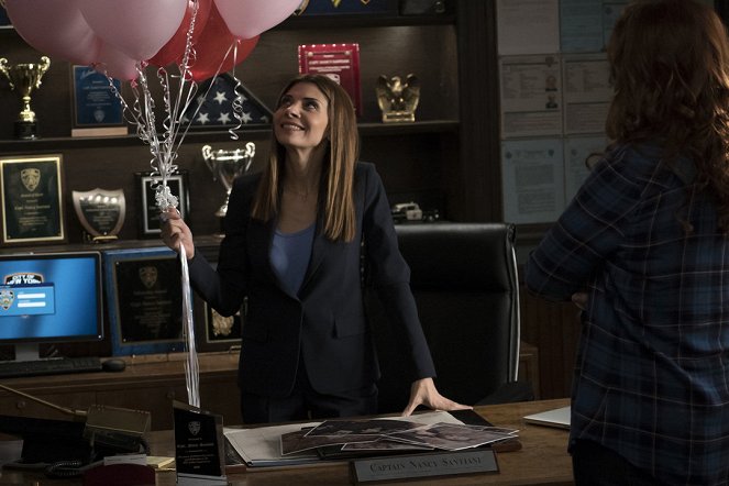 The Mysteries of Laura - The Mystery of the Dark Heart - Photos - Callie Thorne