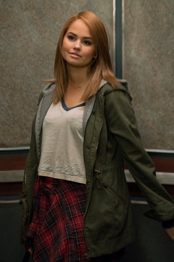 The Mysteries of Laura - The Mystery of the Unknown Caller - Van film - Debby Ryan