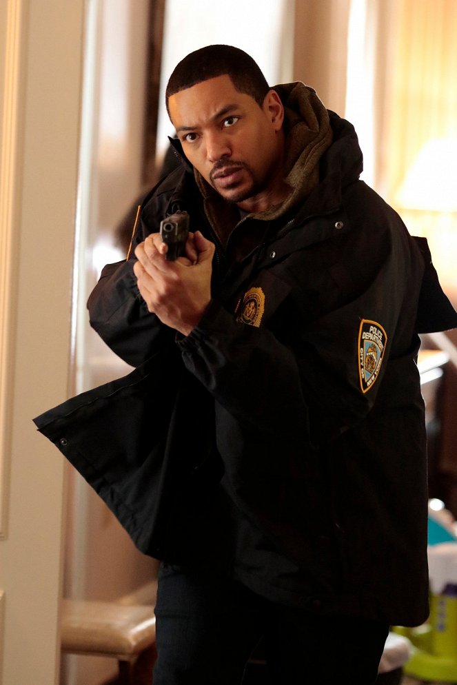 The Mysteries of Laura - The Mystery of the End of Watch - Photos - Laz Alonso