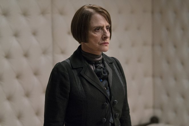 Penny Dreadful - A Blade of Grass - Photos - Patti LuPone