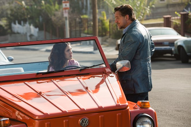 The Nice Guys - Filmfotos - Margaret Qualley, Russell Crowe