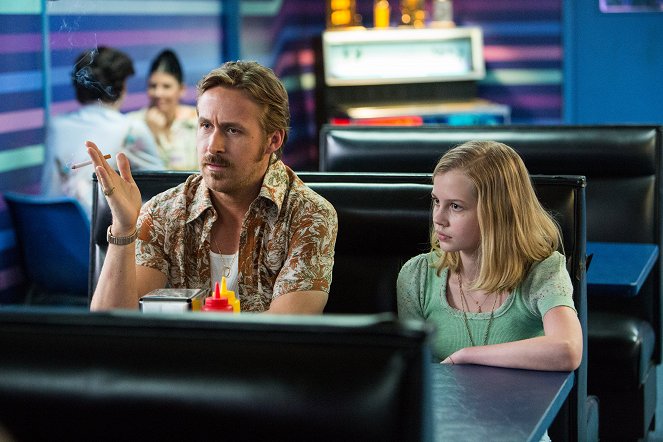Rendes fickók - Filmfotók - Ryan Gosling, Angourie Rice
