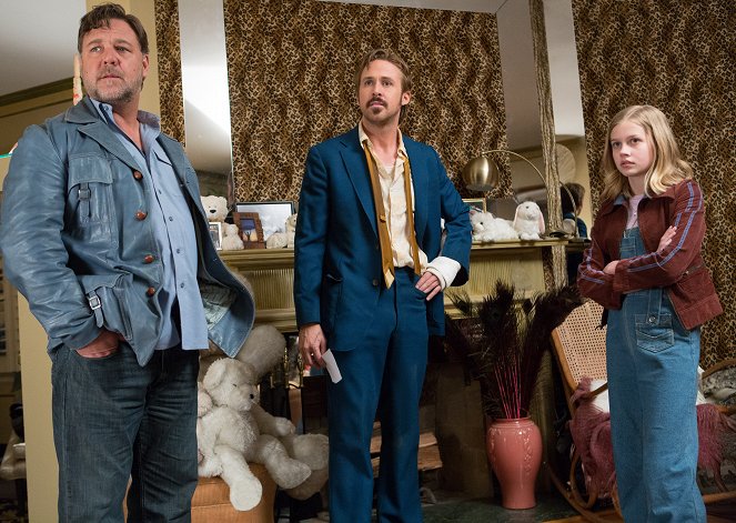 Nice Guys. Równi goście - Z filmu - Russell Crowe, Ryan Gosling, Angourie Rice