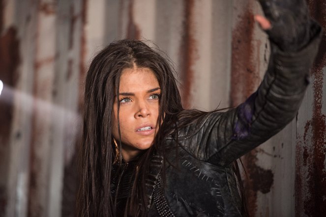 The 100 - Season 3 - Join or Die - Photos - Marie Avgeropoulos