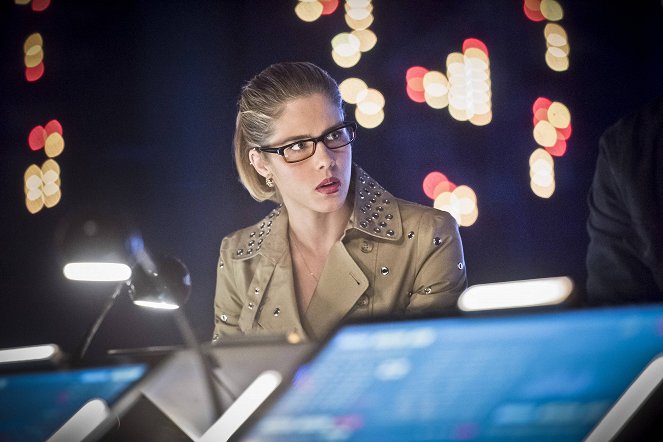 Arrow - Season 4 - Monument Point - Photos - Emily Bett Rickards