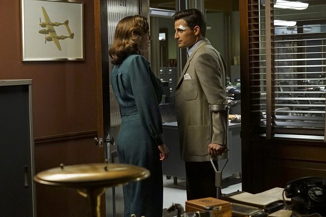 Agent Carter - Season 2 - The Edge of Mystery - Photos - Hayley Atwell, Enver Gjokaj