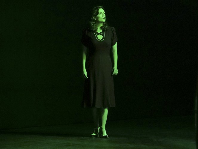 Agentka Carter - Season 2 - Trochę śpiewu i tańca - Z filmu - Hayley Atwell