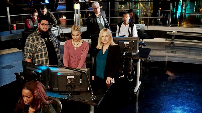 Kriminálka: Oddělení kybernetiky - 5 Deadly Sins - Z filmu - Charley Koontz, Hayley Kiyoko, Patricia Arquette