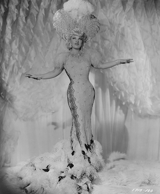Kaunis syntinen - Kuvat elokuvasta - Mae West