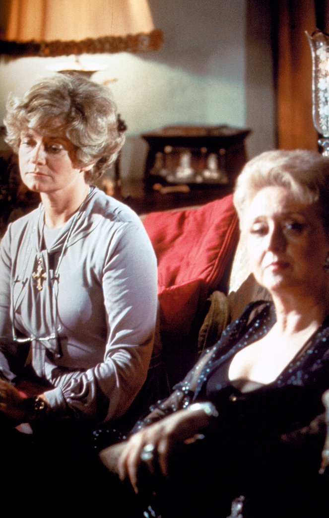 Columbo - Season 6 - Old Fashioned Murder - Kuvat elokuvasta - Joyce Van Patten, Celeste Holm