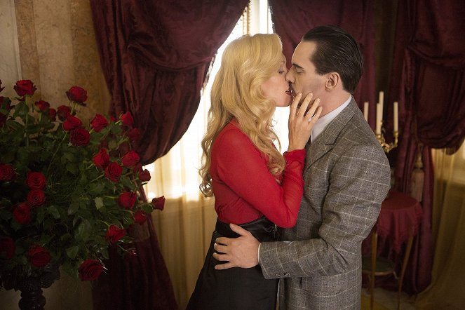 Dracula - Servant to Two Masters - Photos - Victoria Smurfit, Jonathan Rhys Meyers