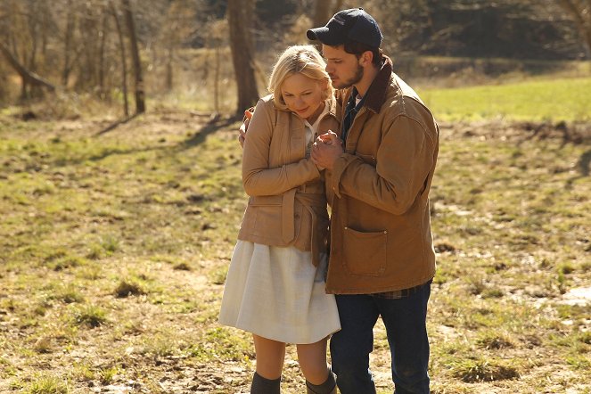 The World Made Straight - Photos - Adelaide Clemens, Jeremy Irvine