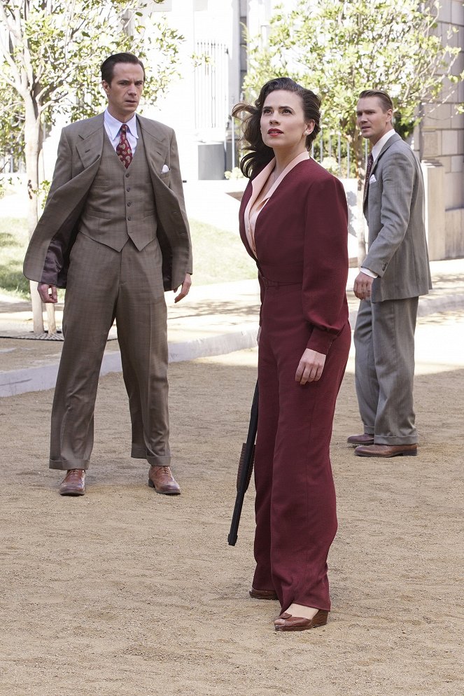 Agentka Carter - Hollywoodzkie zakończenie - Z filmu - James D'Arcy, Hayley Atwell, Chad Michael Murray