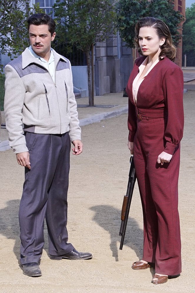Agentka Carter - Hollywoodzkie zakończenie - Z filmu - Dominic Cooper, Hayley Atwell