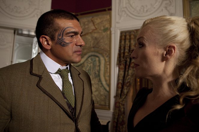 Dracula - Let There Be Light - Van film - Tamer Hassan, Victoria Smurfit