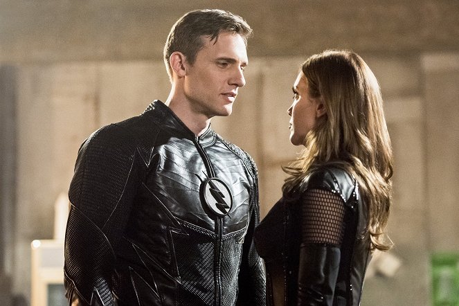 The Flash - Invincible - Film - Teddy Sears, Katie Cassidy