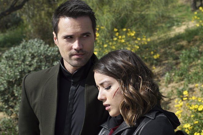 Agenci T.A.R.C.Z.Y. - Osobliwość - Z filmu - Brett Dalton, Chloe Bennet