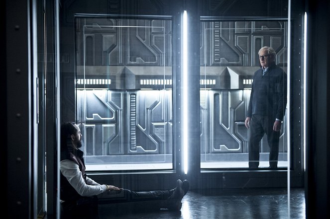 Legends of Tomorrow - River of Time - Photos - Victor Garber