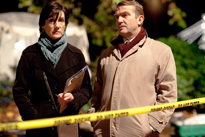 Law & Order: UK - Season 3 - Seelenheil - Filmfotos - Harriet Walter, Bradley Walsh