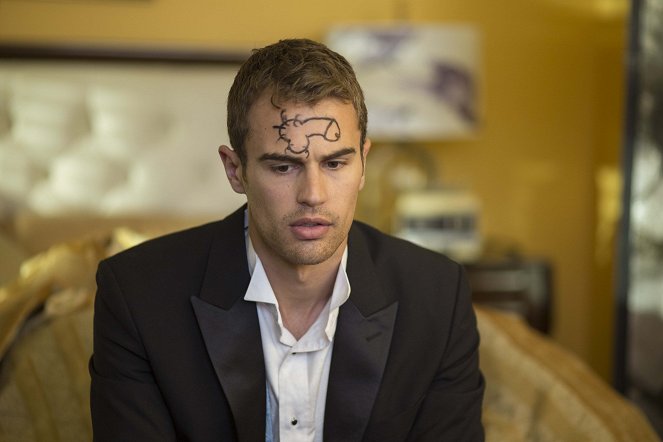 O Benfeitor - Do filme - Theo James