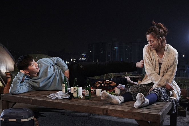 Tikkeulmoa romaenseu - De la película - Joong-ki Song, Ye-seul Han
