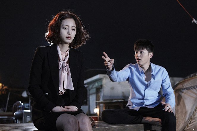 Tikkeulmoa romaenseu - De la película - Ye-seul Han, Joong-ki Song
