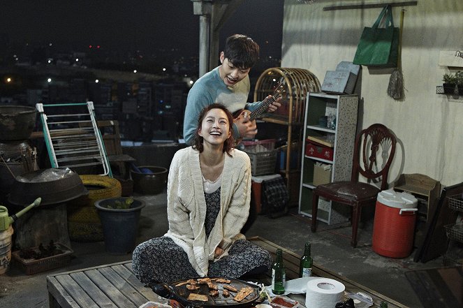 Tikkeulmoa romaenseu - Van film - Ye-seul Han, Joong-ki Song
