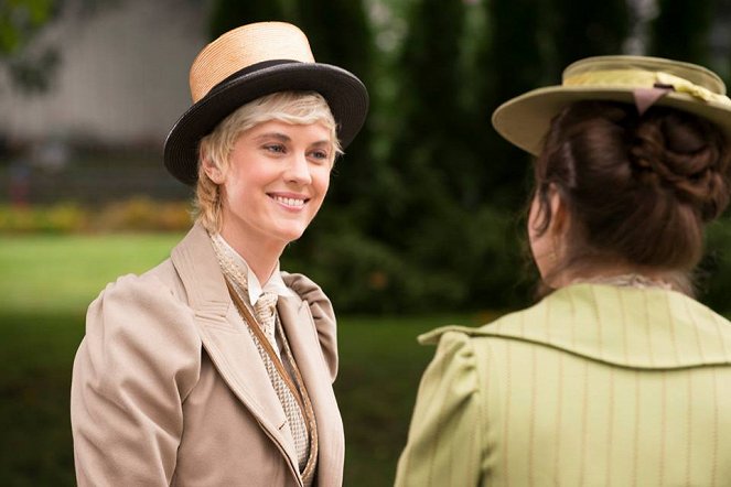 Murdoch Mysteries - Journey to the Centre of Toronto - Photos - Lauren Lee Smith