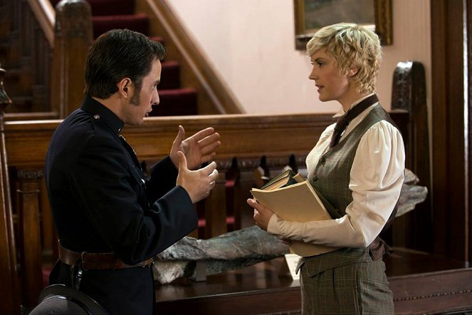 Murdoch Mysteries - Season 7 - Journey to the Centre of Toronto - Photos - Jonny Harris, Lauren Lee Smith