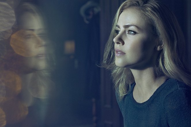 12 Majom - Season 2 - Promóció fotók - Amanda Schull