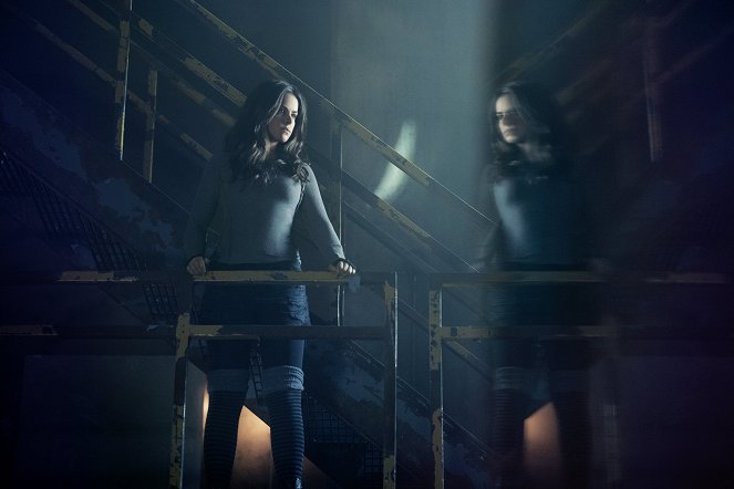 12 Monkeys - Season 2 - Promoción - Emily Hampshire