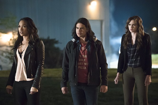 The Flash - The Race of His Life - Photos - Candice Patton, Carlos Valdes, Danielle Panabaker