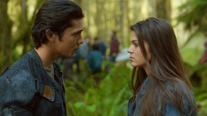 The 100 - L'exil - Film - Bob Morley, Marie Avgeropoulos