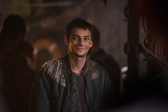 The 100 - Red Sky at Morning - Photos - Devon Bostick