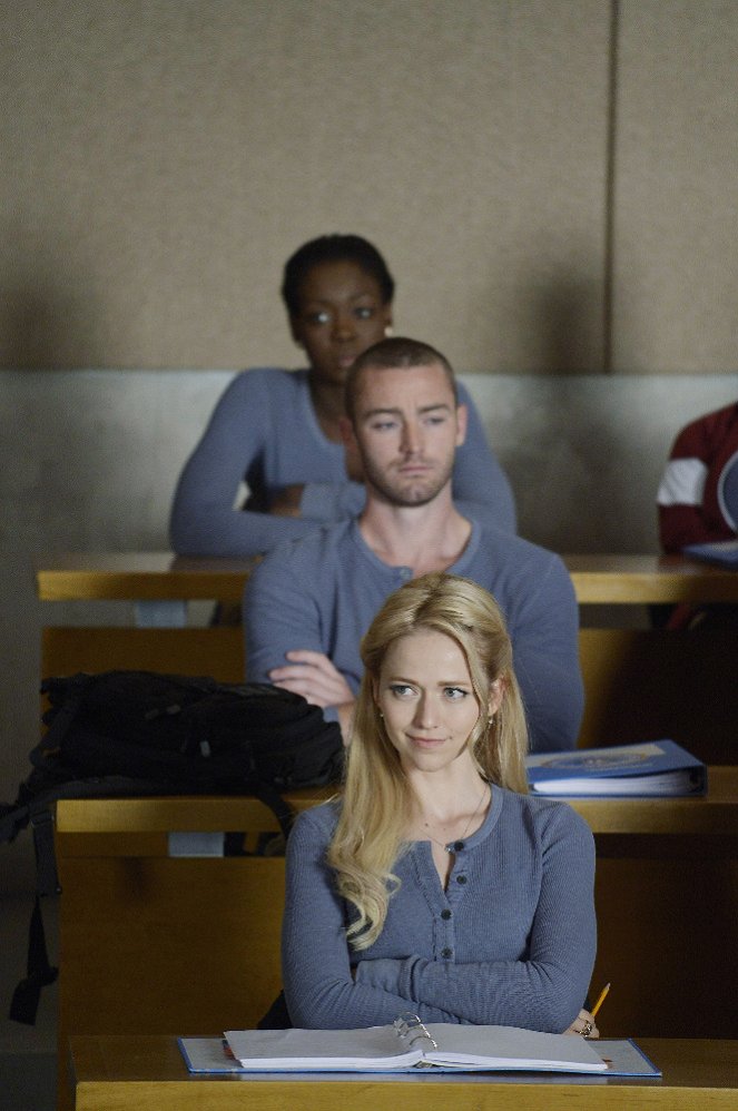 Quantico - God. - Z filmu - Jake McLaughlin, Johanna Braddy