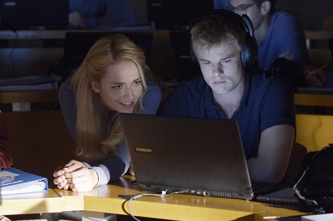 Quantico - God. - De la película - Johanna Braddy, Graham Rogers