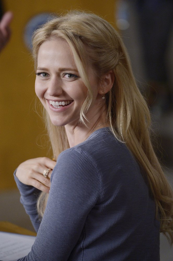 Quantico - God. - Z filmu - Johanna Braddy