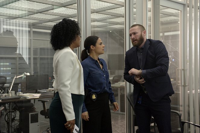 Quantico - Z filmu - Aunjanue Ellis-Taylor, Yasmine Al Massri, Jake McLaughlin