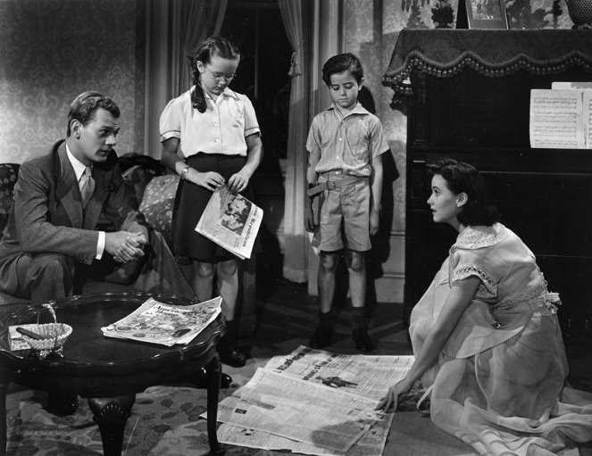 Ani stín podezření - Z filmu - Joseph Cotten, Edna May Wonacott, Charles Bates, Teresa Wright
