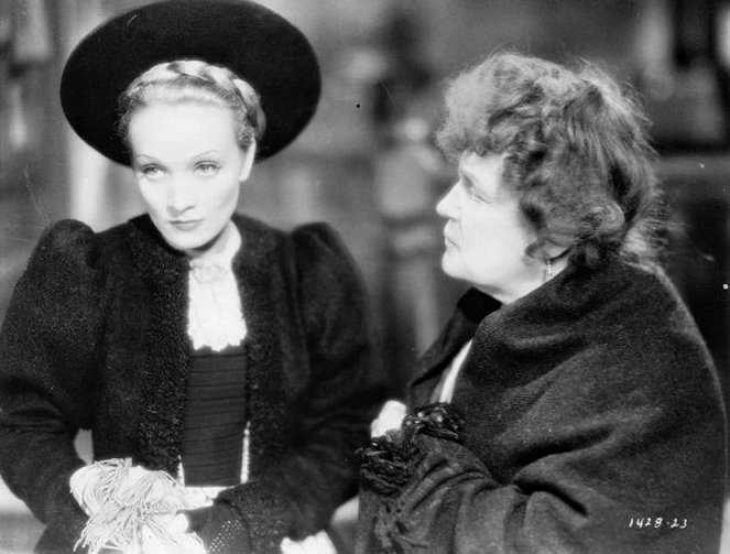 The Song of Songs - Van film - Marlene Dietrich, Alison Skipworth