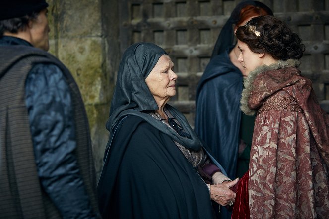Ontto kruunu - Richard III - Kuvat elokuvasta - Judi Dench, Phoebe Fox